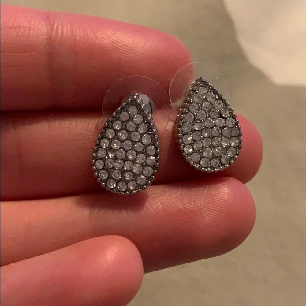 Tear drop rhinestone earrings never been worn